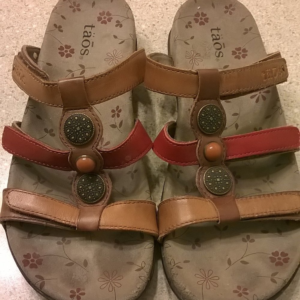 Taos 3 strappy Sandal Size 7